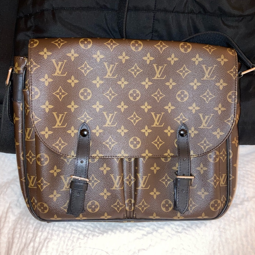 Louis Vuitton Christopher Messenger Bag